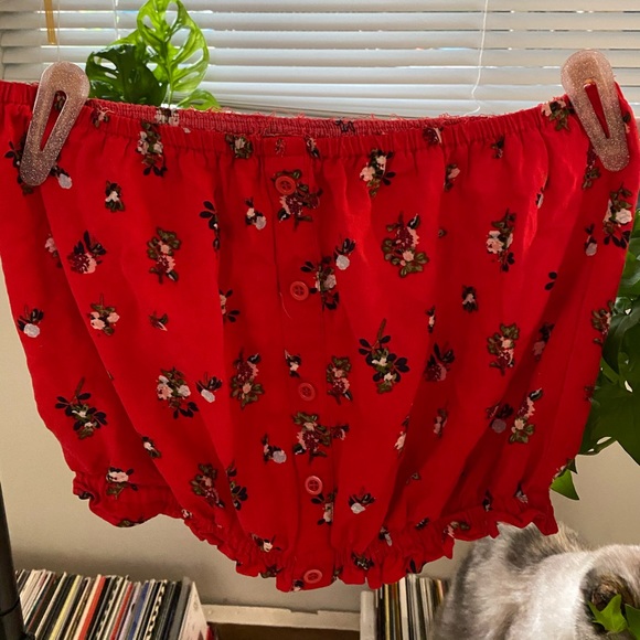 Red Cropped Flower Top - Picture 2 of 3